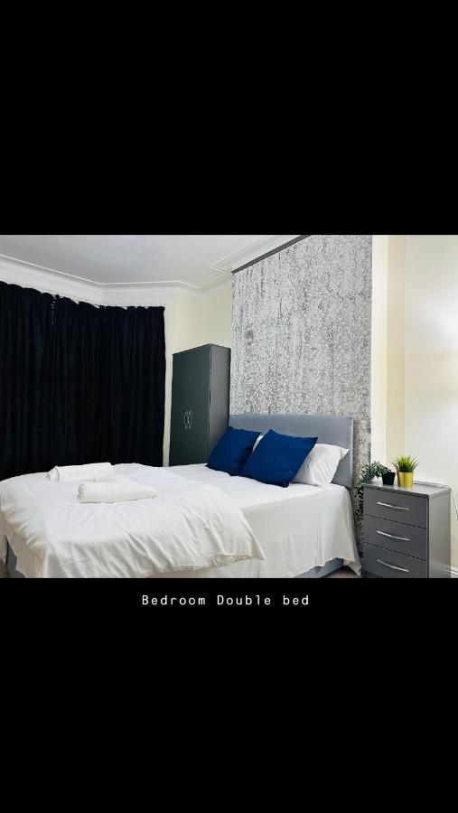 2 Bedroom Double Bed In East London Ngoại thất bức ảnh